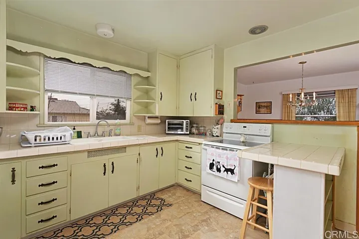 3342 Donna Drive, Carlsbad, California 92008