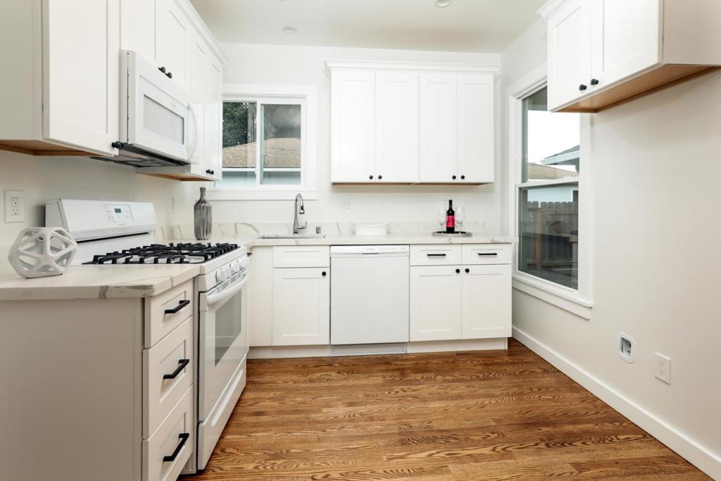 300 Encina Avenue, Redwood City, California 94061 home-pic-51