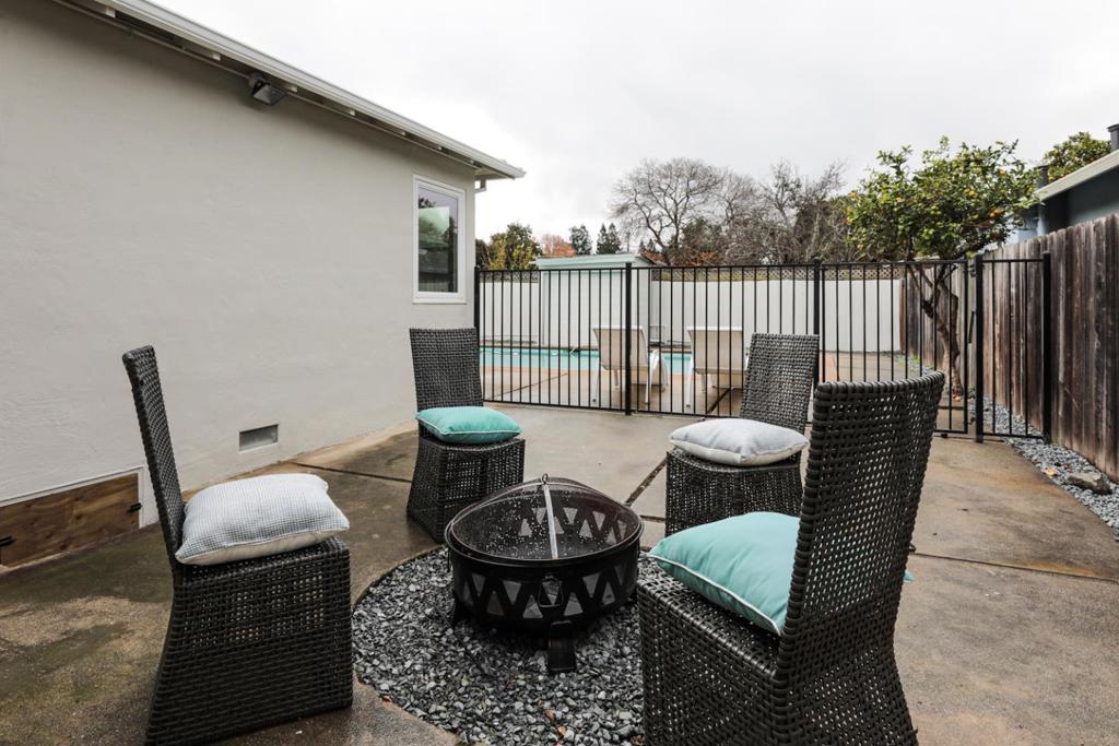 300 Encina Avenue, Redwood City, California 94061 home-pic-25