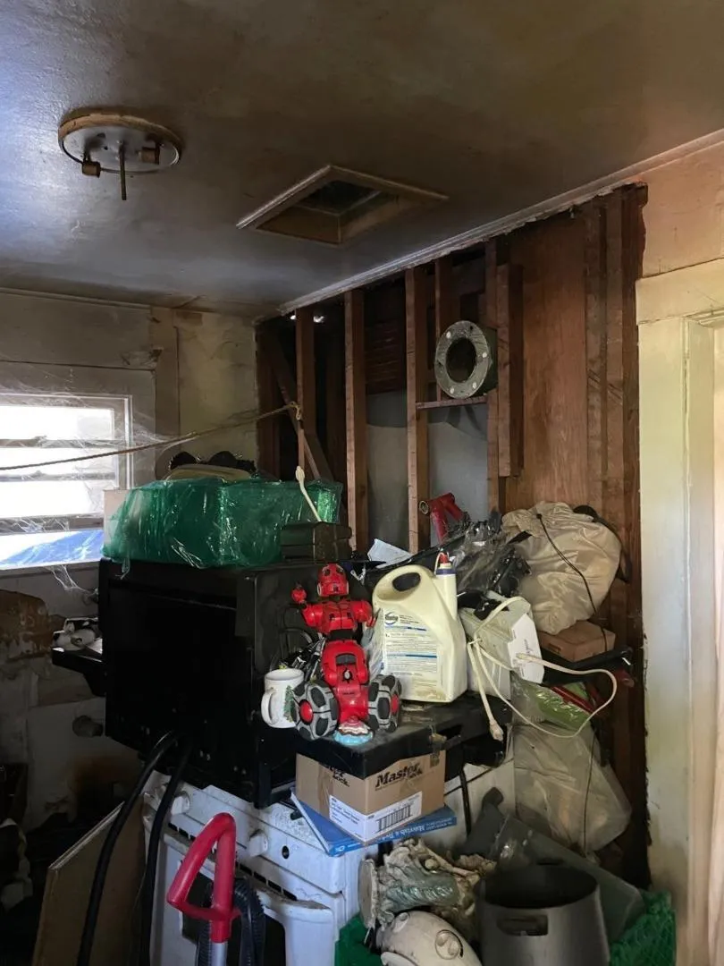 914 Harliss Avenue, San Jose, California 95110 home-pic-5