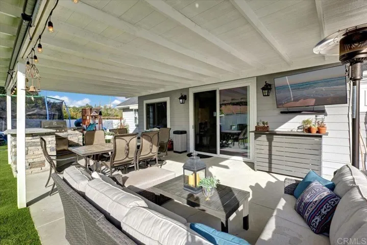 721 Oleander Place, Vista, California 92081