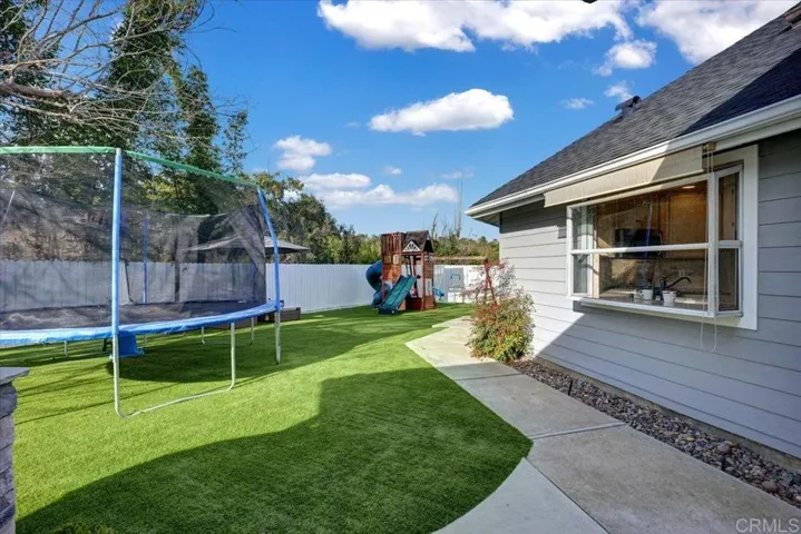 721 Oleander Place, Vista, California 92081