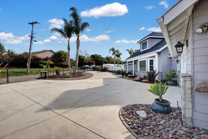 721 Oleander Place, Vista, California 92081