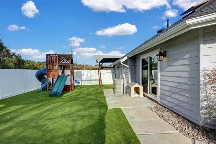 721 Oleander Place, Vista, California 92081