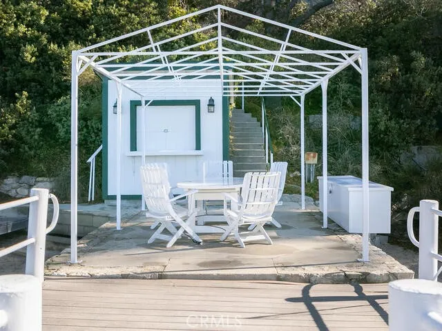 Dock house