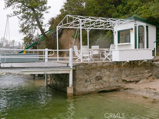 Dockhouse and pier