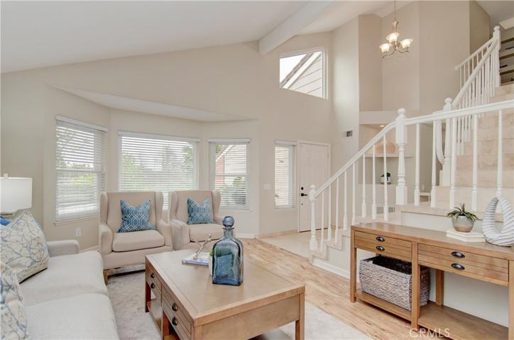 Sooooo much natural light in the formal spaces from large bay window and clerestorey entry window.