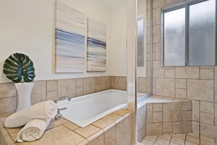 553 Hygeia Avenue B, Encinitas, California 92024