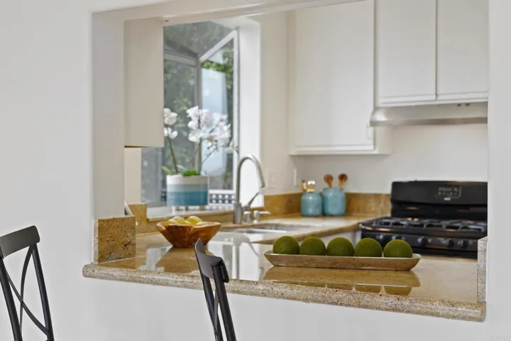 553 Hygeia Avenue B, Encinitas, California 92024