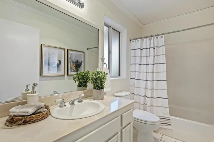 553 Hygeia Avenue B, Encinitas, California 92024