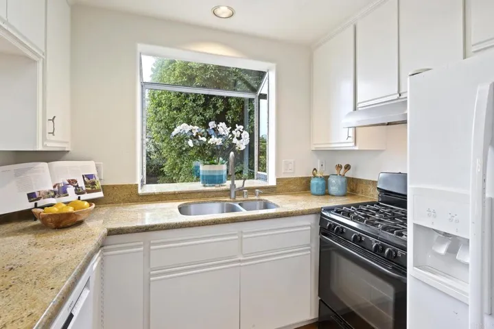 553 Hygeia Avenue B, Encinitas, California 92024
