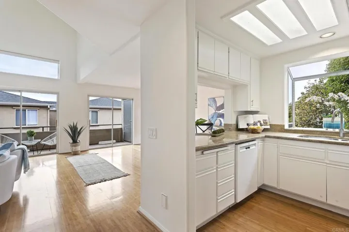 553 Hygeia Avenue B, Encinitas, California 92024