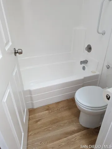Bathroom Tub