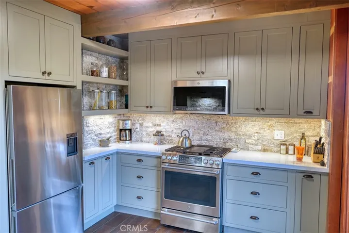 332 Grizzly Road, Lake Arrowhead, California 92352