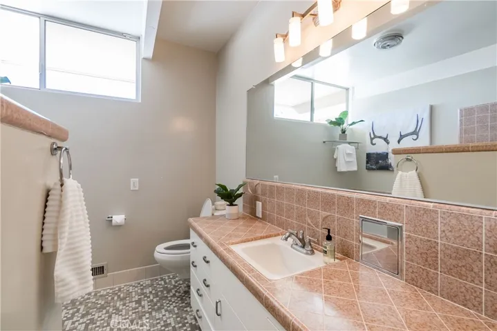 Guest Bathroom 1