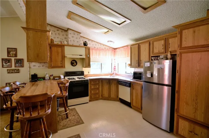 Eat In Kitchen with Breakfast Bar Seating