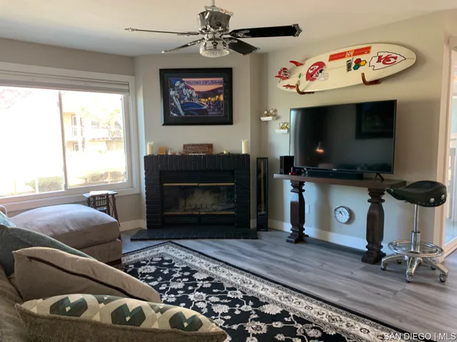 Living Room with fireplace