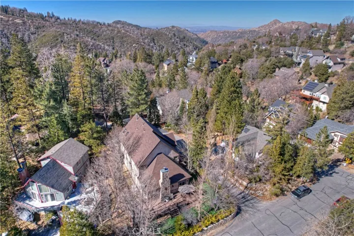 1034 Teakwood Drive, Lake Arrowhead, California 92352
