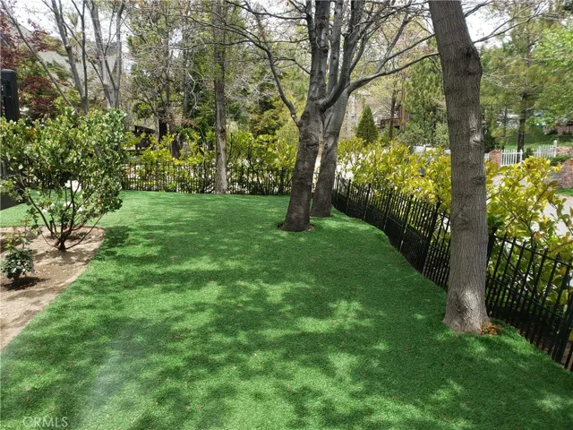 1034 Teakwood Drive, Lake Arrowhead, California 92352