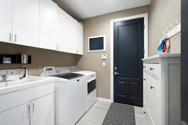 43-web-or-mls-MBBrenna_1221_043