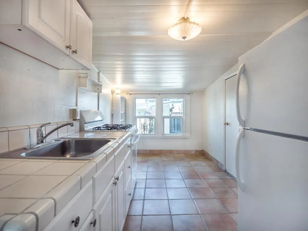 215217 Roberts Street, Santa Cruz, California 95060 home-pic-9