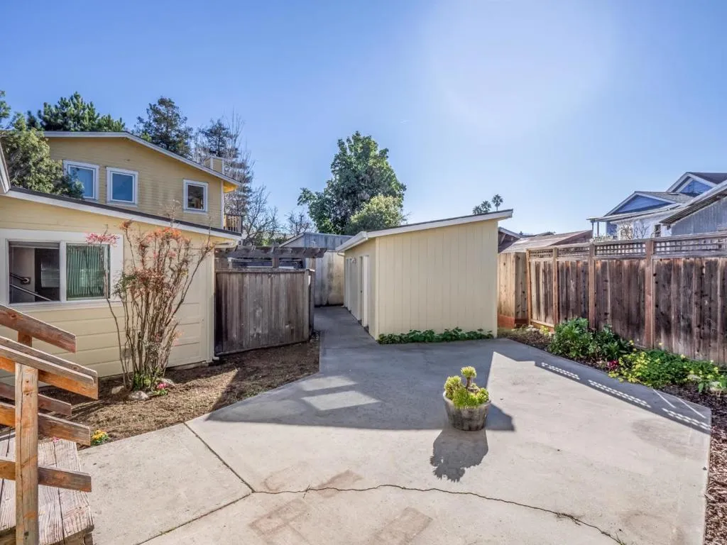 215217 Roberts Street, Santa Cruz, California 95060 home-pic-25