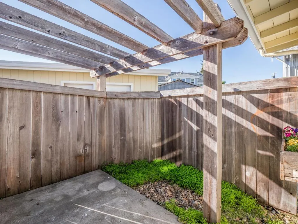 215217 Roberts Street, Santa Cruz, California 95060 home-pic-29