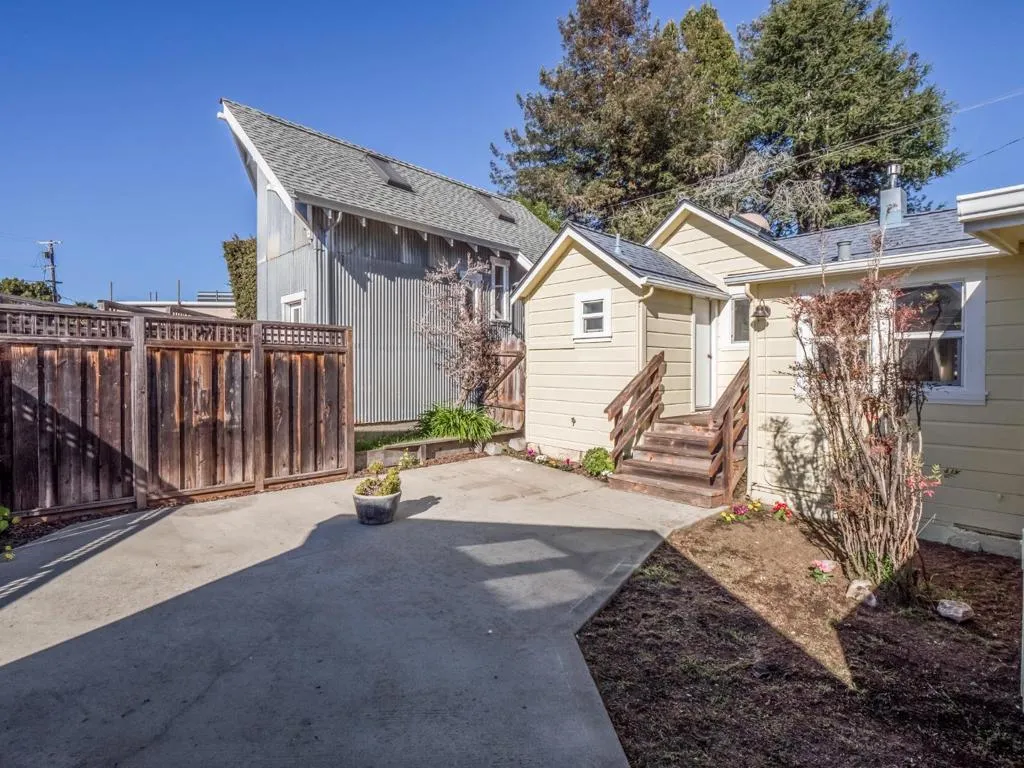 215217 Roberts Street, Santa Cruz, California 95060 home-pic-23