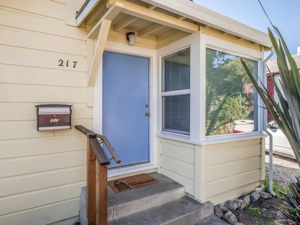 215217 Roberts Street, Santa Cruz, California 95060 home-pic-4