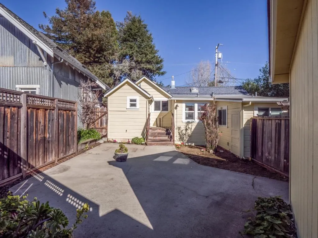 215217 Roberts Street, Santa Cruz, California 95060 home-pic-24
