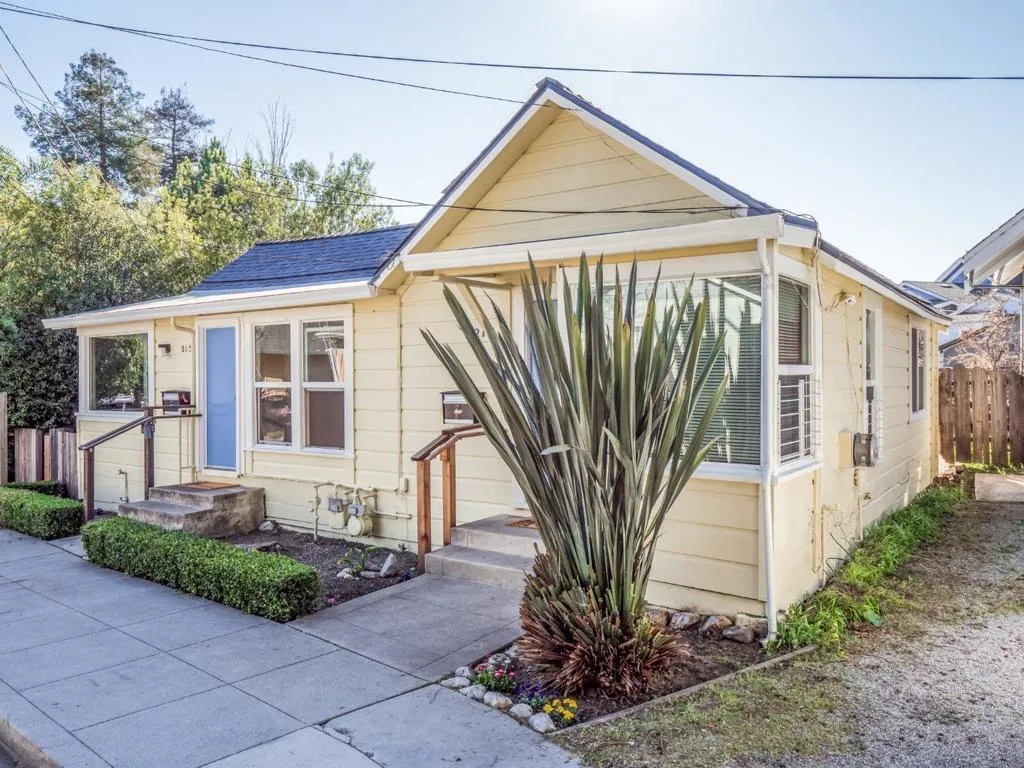 215217 Roberts Street, Santa Cruz, California 95060 home-pic-1