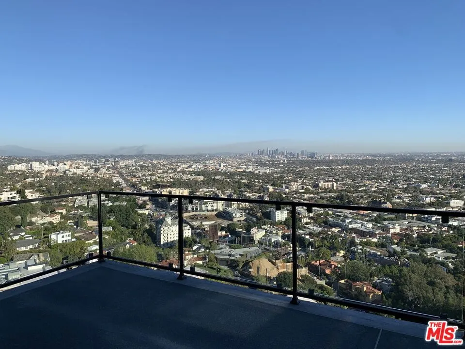 8400 Franklin Avenue, California, 3 Bedrooms Bedrooms, ,2 BathroomsBathrooms,Residential Lease,For Rent,FRANKLIN,22127791