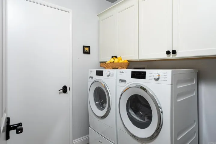 Great storage & yes the washer & dryer convey with the home purchase.