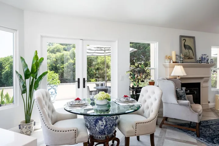 Open concept kitchen, dining & living room.