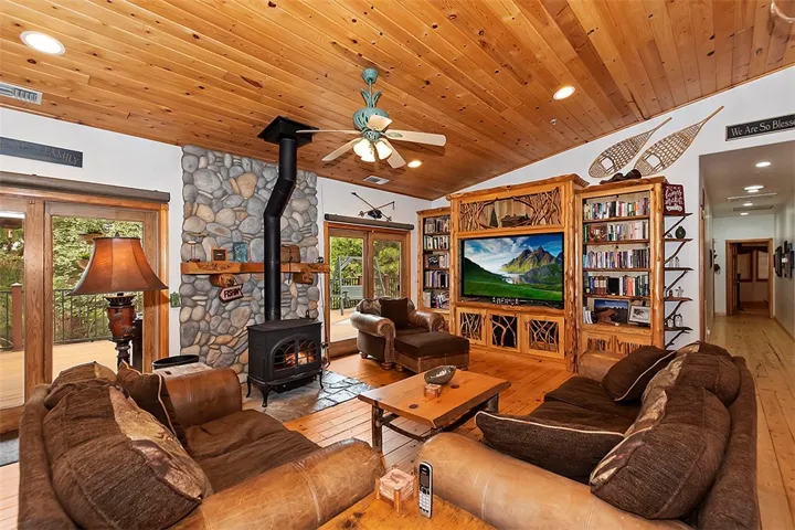 Living Room
Wood Pine floors with Custom Log Entertainment center. Built in Surround Sound components