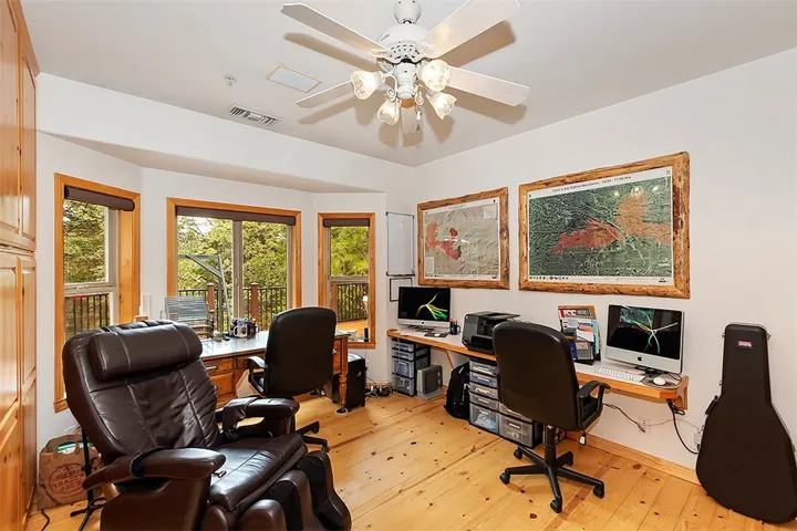Office
Built in Cabinets