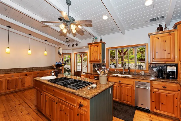 Kitchen
Large Island w/ granite countertops and Vegetable sink.