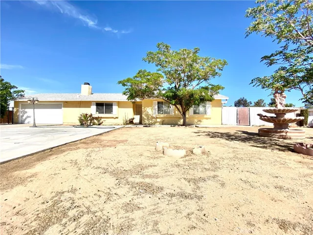 12751 Running Deer Road, Apple Valley, California 92308