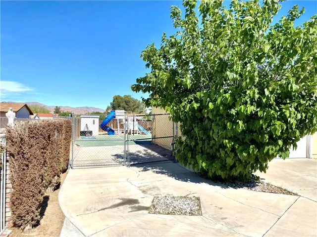 12751 Running Deer Road, Apple Valley, California 92308