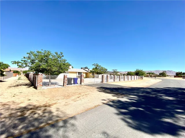 12751 Running Deer Road, Apple Valley, California 92308