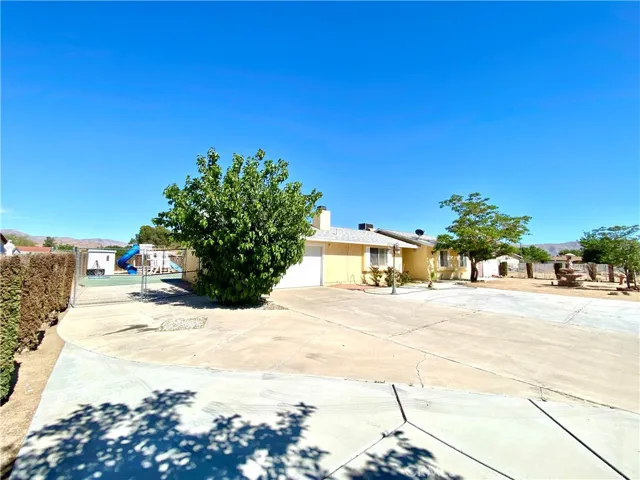 12751 Running Deer Road, Apple Valley, California 92308