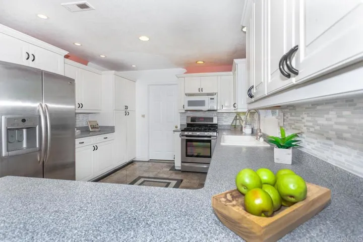 14133 Rio Court, Poway, California 92064