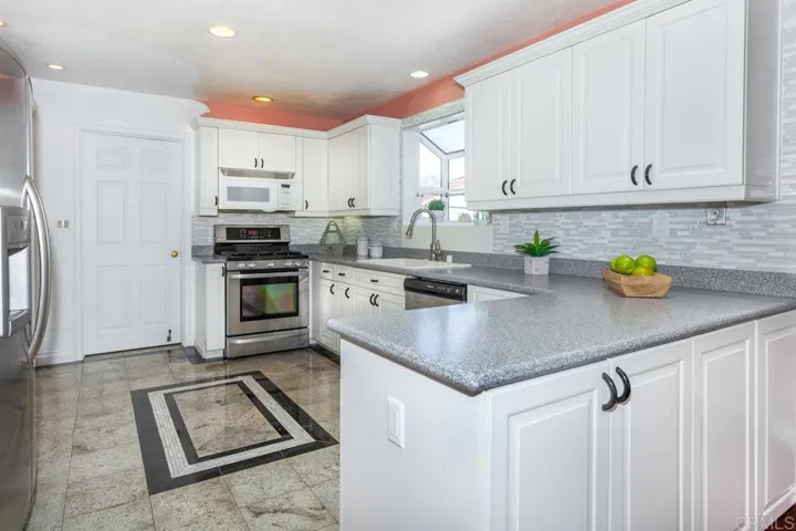 14133 Rio Court, Poway, California 92064