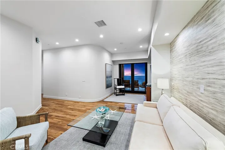 1284 Anacapa Way, Laguna Beach, California 92651