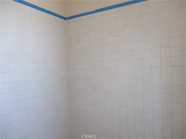 tiled tub enclosure