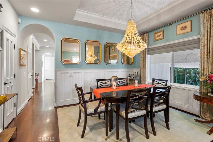 Flexible dining space can accommodate intimate dining or large holiday feasts!