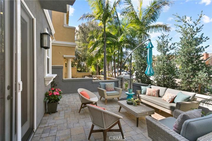 Privacy hedge frames the space to gives you a cozy hangout...plenty of space for sunning, dining or entertaining.