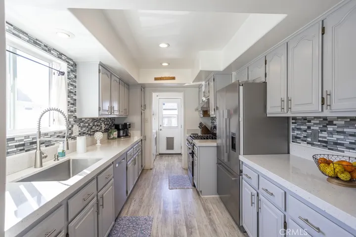 Galley Kitchen.. lots of counter space