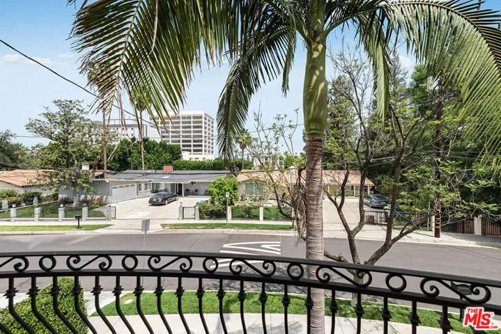 16226 Dickens Street, Encino, California 91436