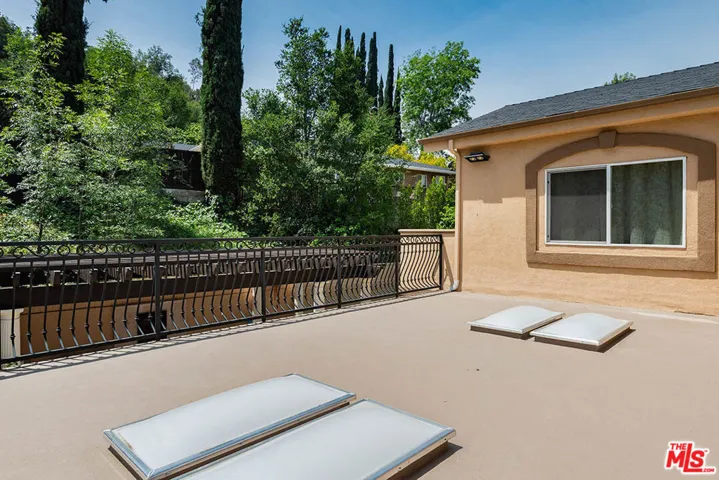 16226 Dickens Street, Encino, California 91436